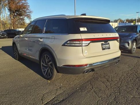 Used 2025 Lincoln Aviator Reserve w/ Equipment Group 201A AWD/4WD image 3