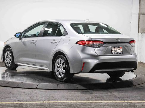 Certified 2022 Toyota Corolla LE FWD image 3