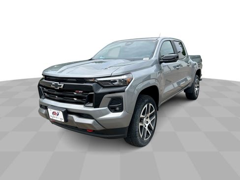 Used 2023 Chevrolet Colorado Z71 w/ Z71 Convenience Package 2 AWD/4WD image 5