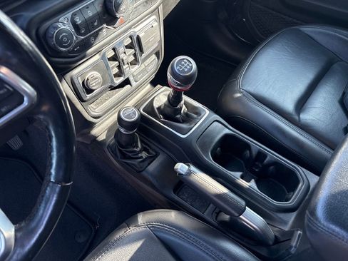 Used 2022 Jeep Wrangler Unlimited Sahara image 29