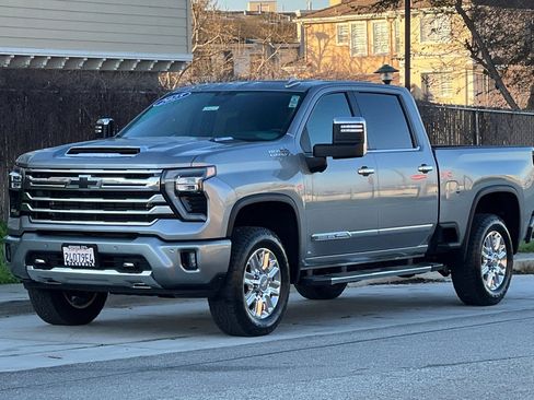 Used 2025 Chevrolet Silverado 2500 High Country w/ High Country Premium Package image 8