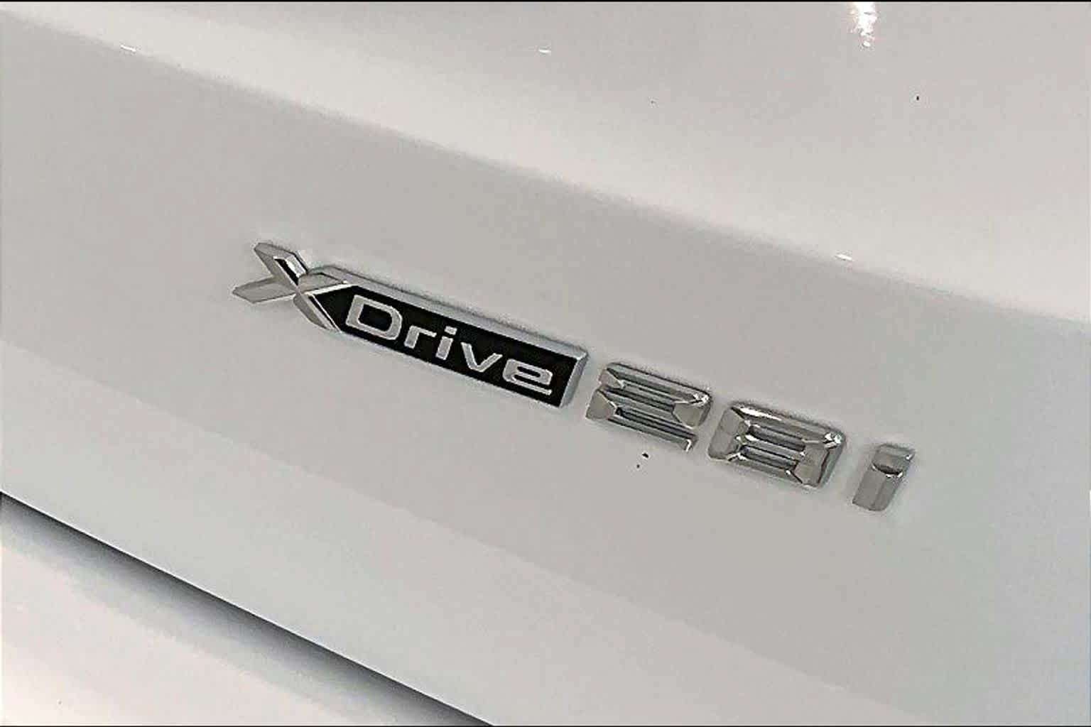 Used 2026 BMW X1 xDrive28i AWD/4WD image 9
