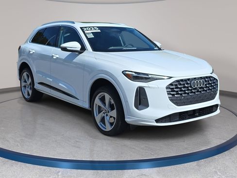 Certified 2025 Audi Q5 Premium w/ Premium Plus AWD/4WD image 3