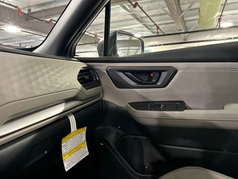 Used 2025 Subaru Forester Premium AWD/4WD image 18