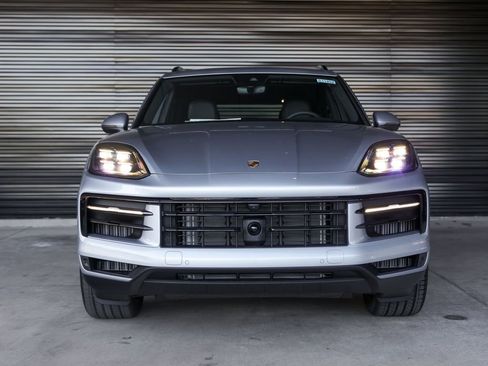 Certified 2026 Porsche Cayenne AWD/4WD image 10