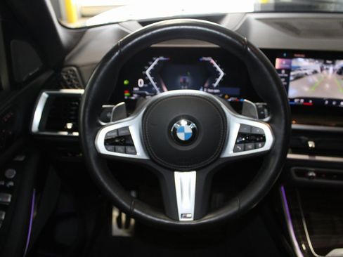 Used 2024 BMW X7 xDrive40i w/ M Sport Package image 27