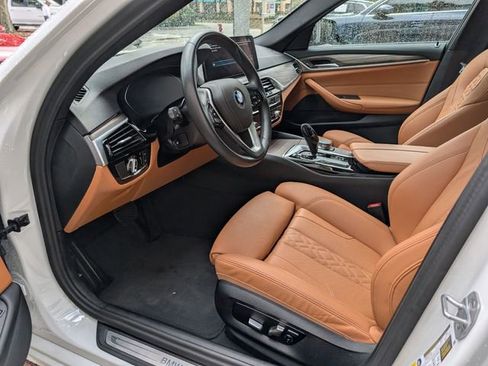 Used 2023 BMW 530e w/ Convenience Package image 10
