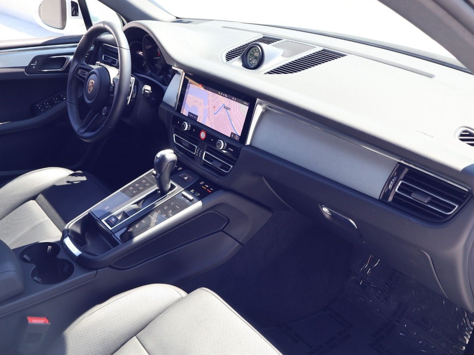 Certified 2026 Porsche Macan AWD/4WD image 23