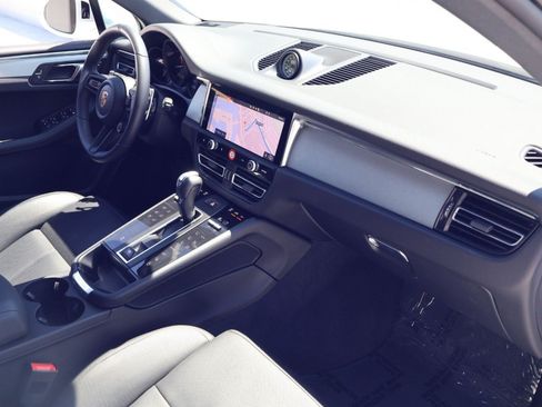 Certified 2026 Porsche Macan AWD/4WD image 23
