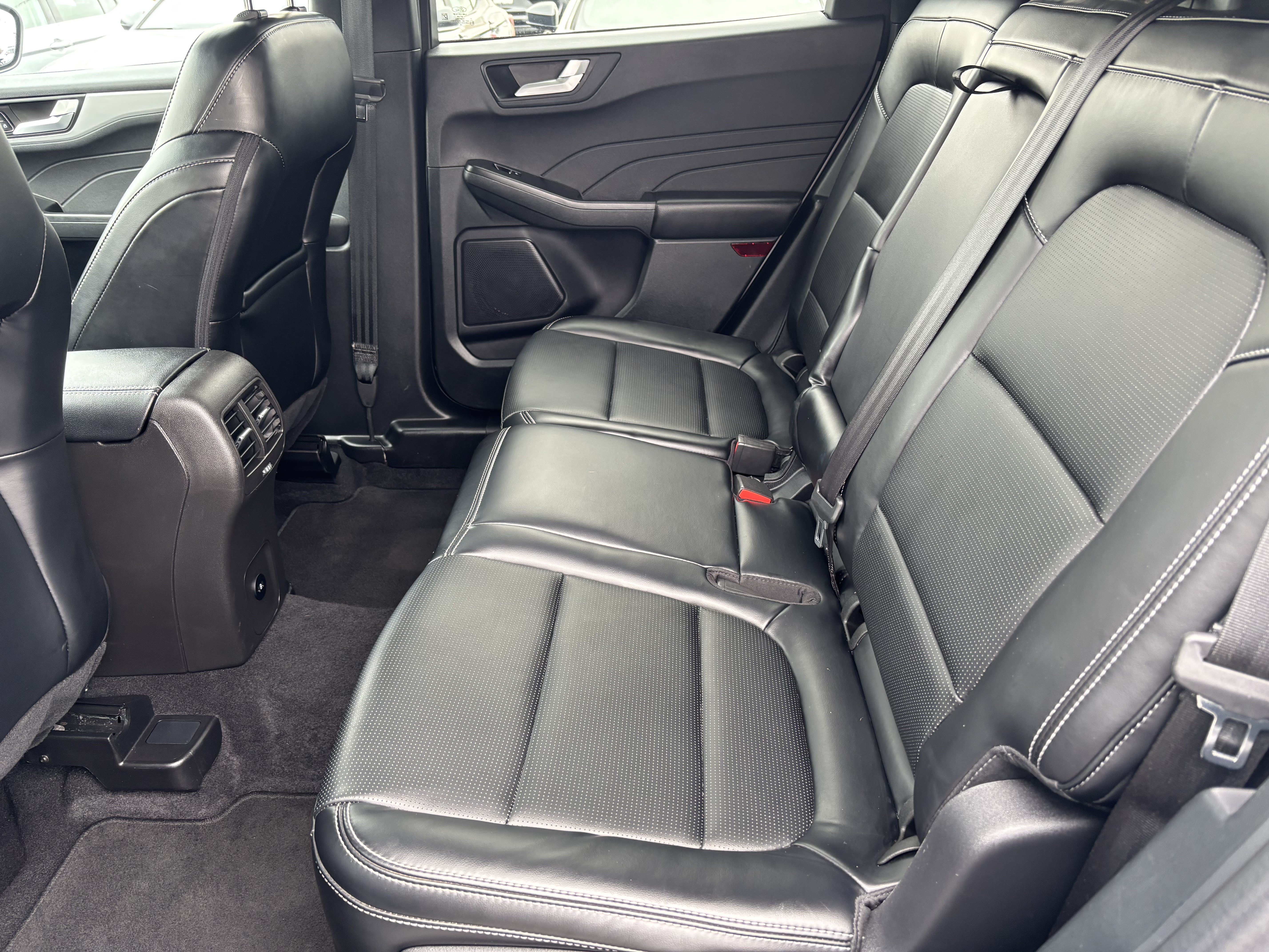 Used 2025 Ford Escape Platinum AWD/4WD image 20