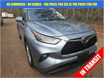Used 2023 Toyota Highlander Limited