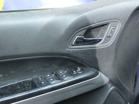 Used 2020 Chevrolet Colorado LT w/ LT Convenience Package AWD/4WD image 12