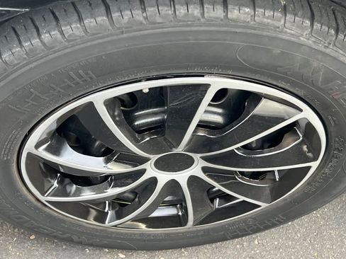 Used 2011 Toyota Camry LE image 21