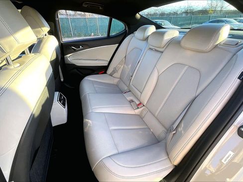 Used 2025 Genesis G70 2.5T image 19