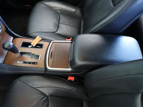 Used 2012 Chrysler 300 C Luxury Series RWD image 41