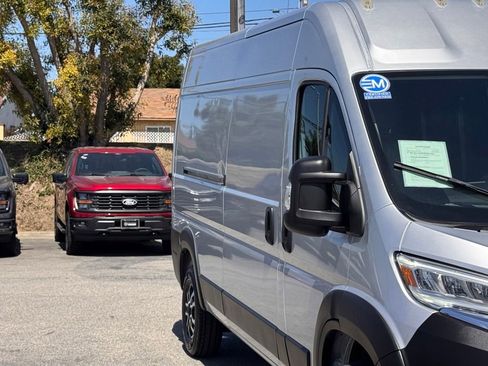 Used 2025 RAM ProMaster 2500 w/ Quick Order Package 22G SLT FWD image 2