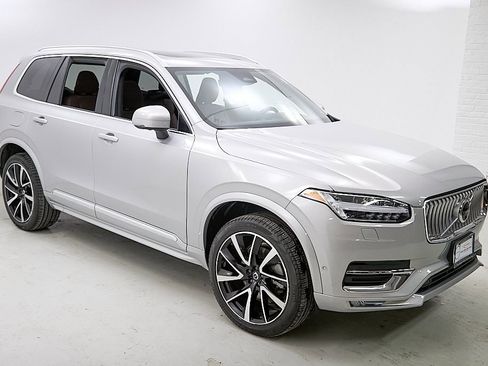 Used 2023 Volvo XC90 B6 Plus w/ Protection Package Premier image 4