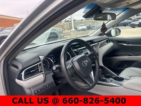 Used 2018 Toyota Camry SE image 11