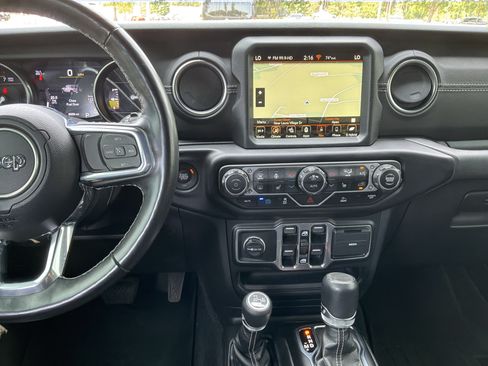 Used 2023 Jeep Wrangler Unlimited Sahara w/ Cold Weather Group AWD/4WD image 30