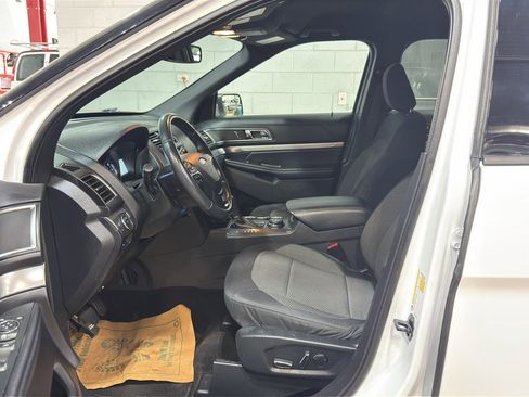 Used 2018 Ford Explorer XLT w/ Equipment Group 201A image 12