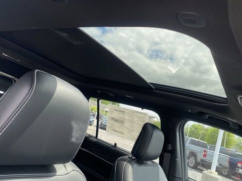 New 2025 Jeep Grand Cherokee L Limited w/ Luxury Tech Group II image 32