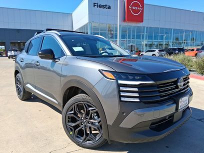 New 2026 Nissan Kicks SR w/ Cold Weather Package