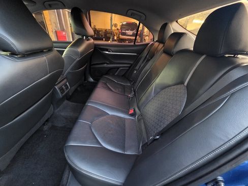 Used 2018 Toyota Camry XSE FWD image 13