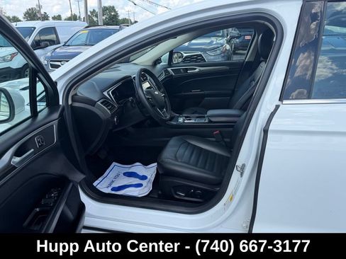 Used 2018 Ford Fusion SE w/ Fusion SE Technology Package FWD image 7