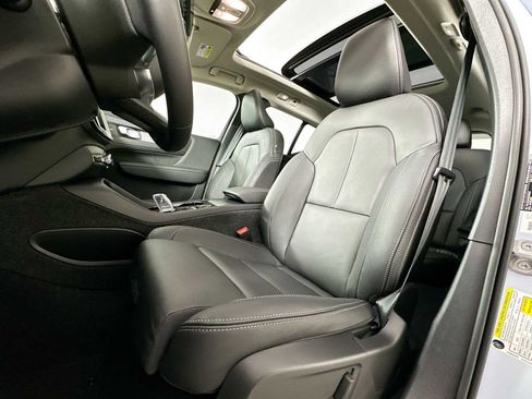 Used 2025 Volvo XC40 B5 Ultra w/ Climate Package image 18