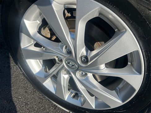 Used 2020 Hyundai Tucson SE w/ Winter Weather Package image 19