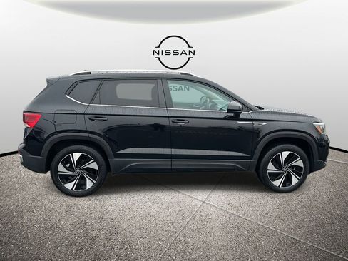 Used 2024 Volkswagen Taos SE image 2