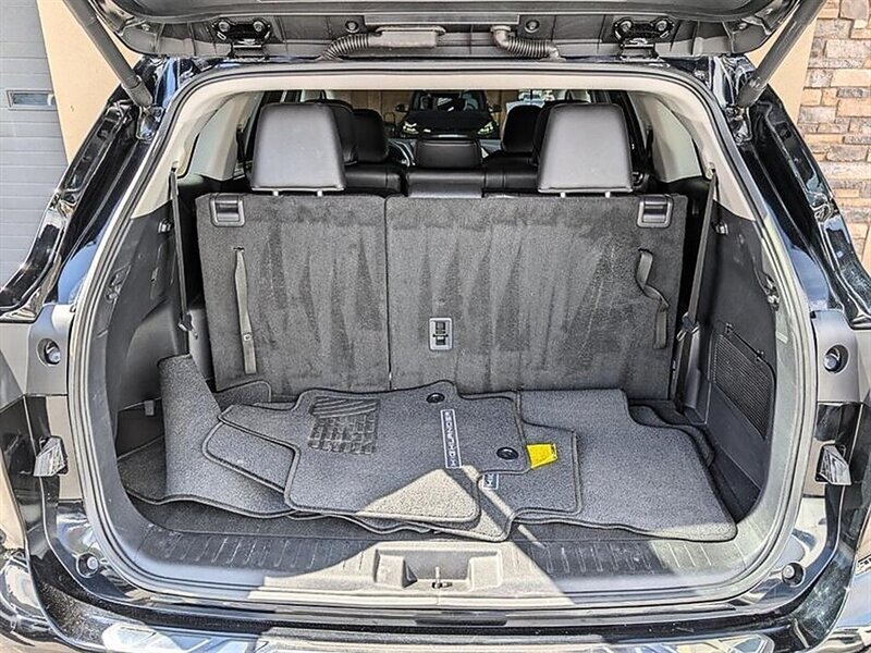Used 2025 Toyota Highlander XLE AWD/4WD image 34