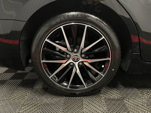 Used 2024 Toyota Camry SE w/ Convenience Package image 18