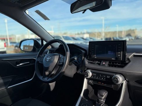Used 2021 Toyota RAV4 XLE image 21