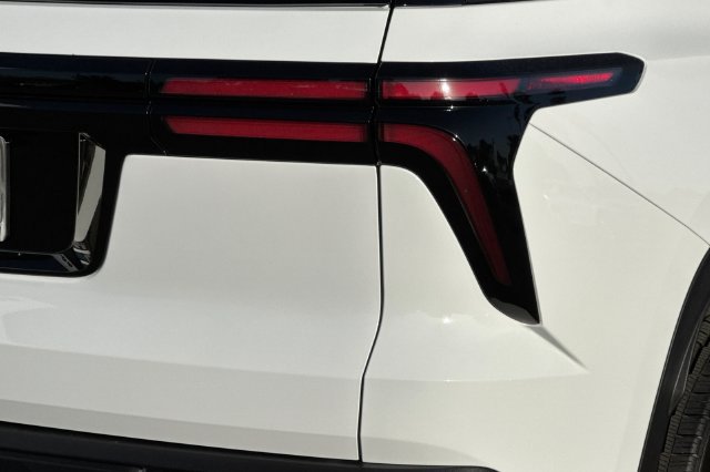 New 2027 Chevrolet Traverse LT w/ Driver Confidence Package FWD image 40