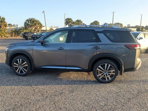 New 2025 Nissan Pathfinder Platinum w/ Black Appearance Package image 7