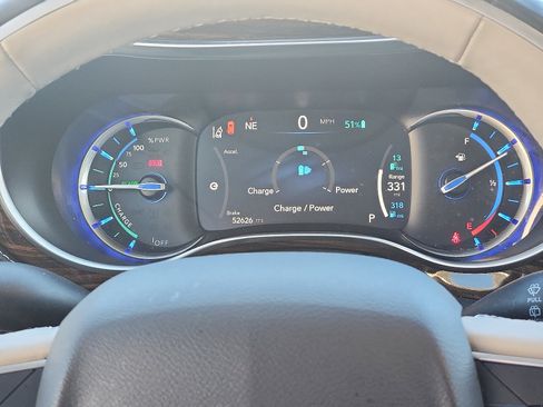 Used 2021 Chrysler Pacifica Limited w/ Uconnect Theater Family Group image 14