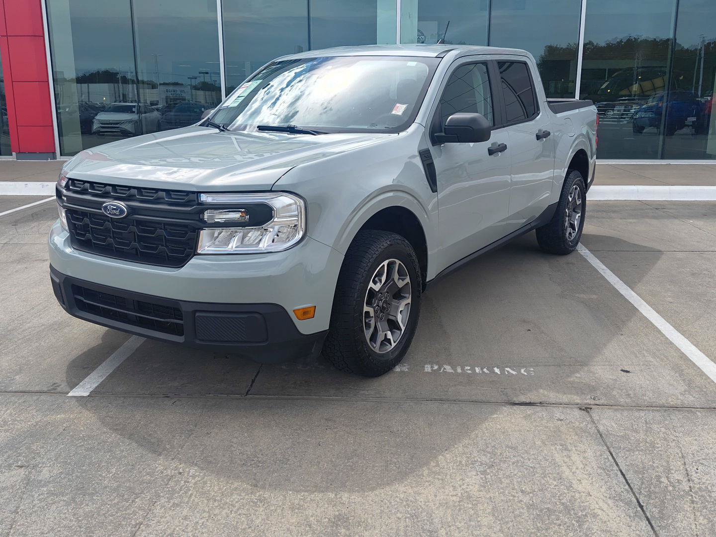 Used 2024 Ford Maverick XL FWD image 2