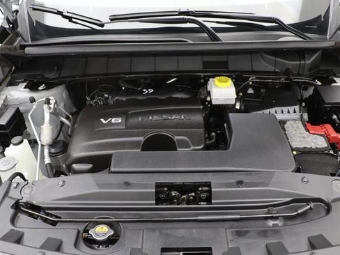 Used 2024 Nissan Pathfinder Platinum image 33