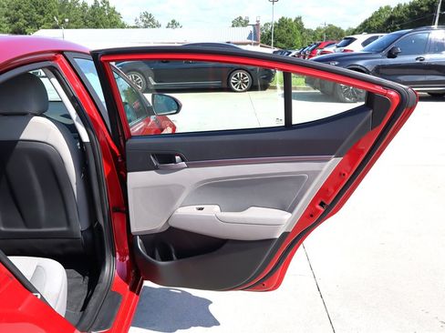 Used 2017 Hyundai Elantra SE FWD image 32