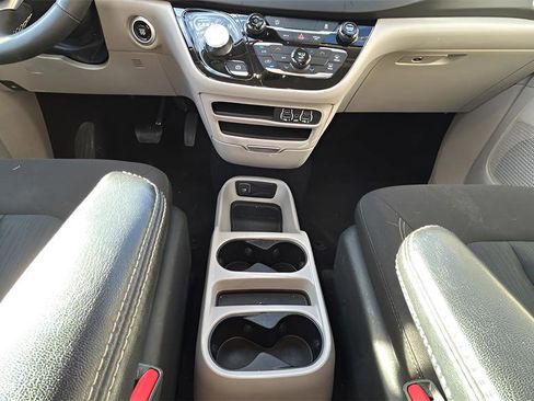 Used 2023 Chrysler Voyager LX image 23