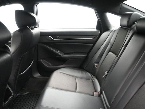 Used 2018 Honda Accord Sport image 10