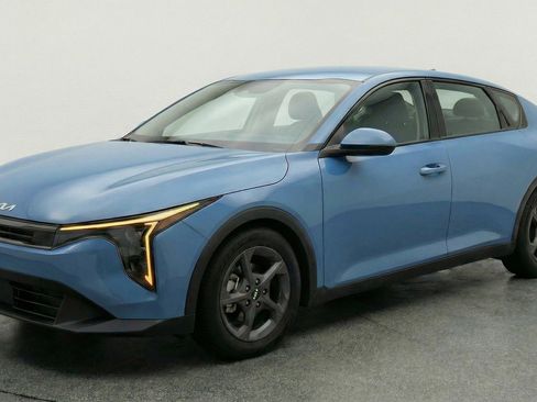 Used 2025 Kia K4 FWD image 3