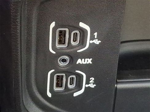 Used 2024 RAM 2500 Tradesman w/ Chrome Appearance Group image 24