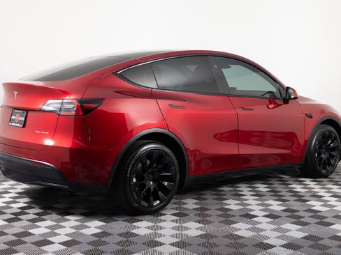 Used 2024 Tesla Model Y Long Range AWD/4WD image 8