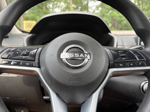 Used 2025 Nissan Altima 2.5 SV FWD image 28