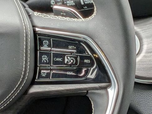 Used 2024 Jeep Grand Cherokee Overland w/ Luxury Tech Group IV AWD/4WD image 20