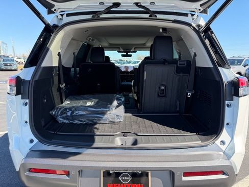 New 2026 Nissan Pathfinder Platinum FWD image 38