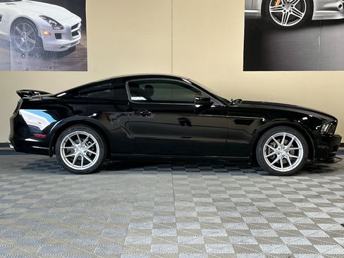 Used 2014 Ford Mustang Coupe w/ V6 Performance Package RWD image 3
