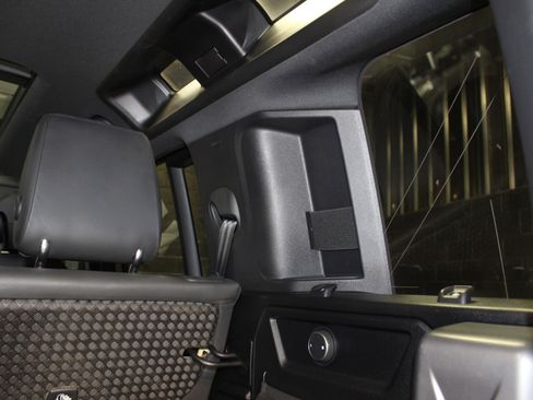 Used 2024 Land Rover Defender 110 SE image 20